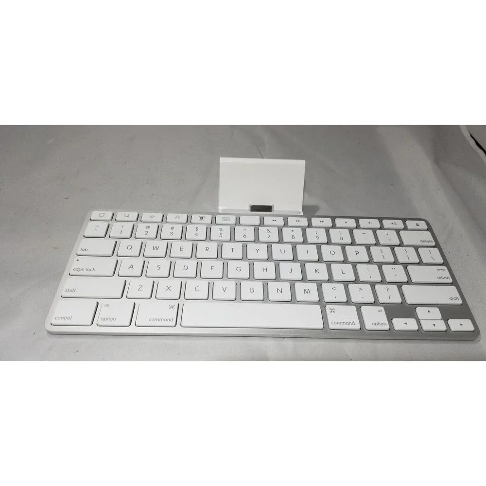 Apple iPad Keyboard dock MC533LL/B A1359